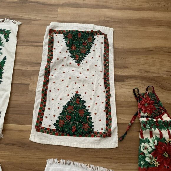Christmas Kitchen Towel Set Lot 8 Piece Poinsettias Tree Holiday - Picture 5 of 7